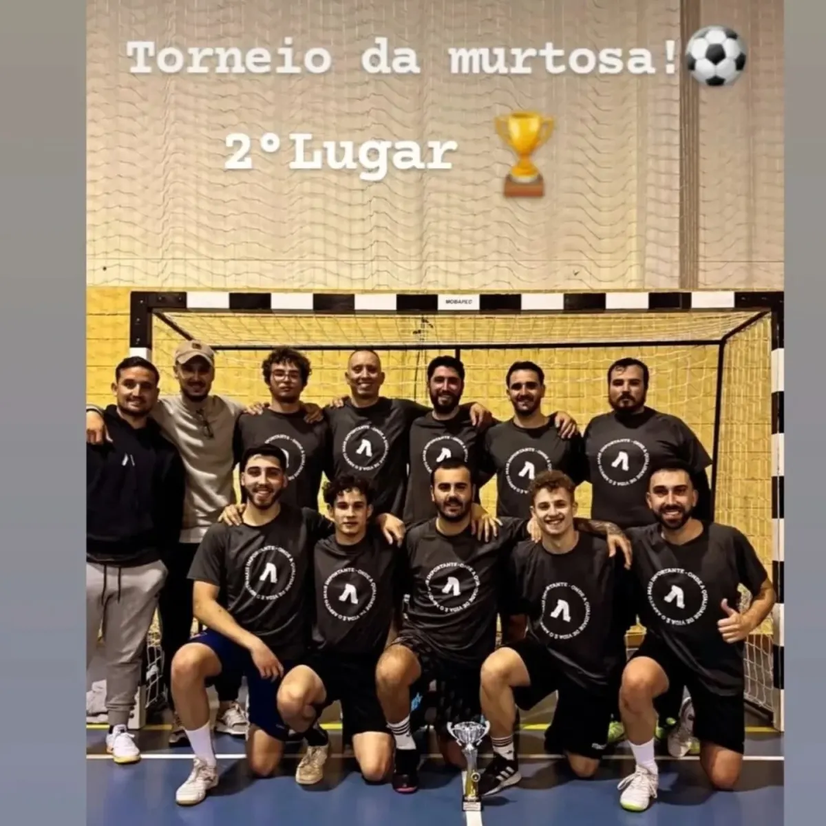 Equipa de futsal do Loureiro com t-shirts da Ativ Academy, 2.º lugar no Torneio da Murtosa